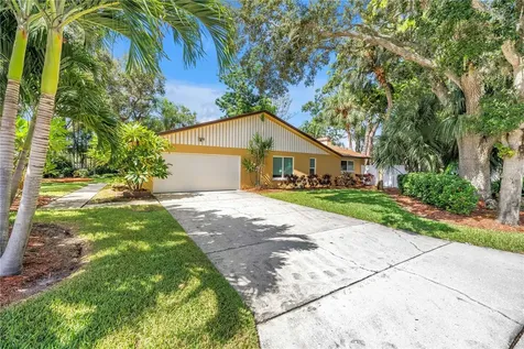 905 Serpentine Drive S St Petersburg FL 33705