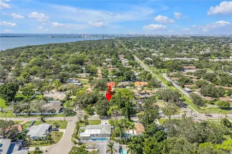 905 Serpentine Drive S St Petersburg FL 33705