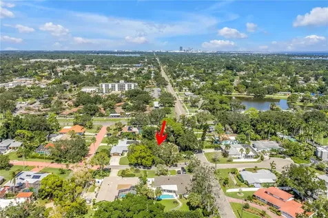 905 Serpentine Drive S St Petersburg FL 33705