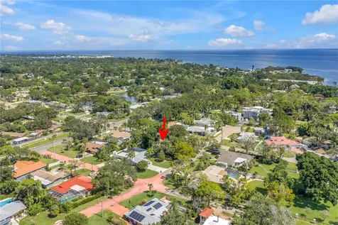 905 Serpentine Drive S St Petersburg FL 33705