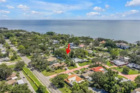 905 Serpentine Drive S St Petersburg FL 33705