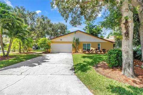 905 Serpentine Drive S St Petersburg FL 33705