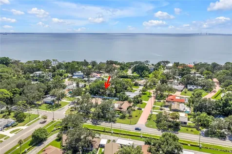 905 Serpentine Drive S St Petersburg FL 33705
