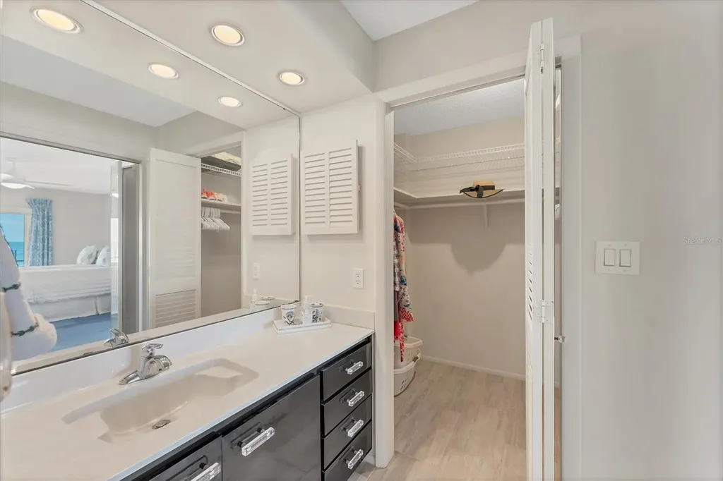 101 Benjamin Franklin Drive Sarasota FL 34236