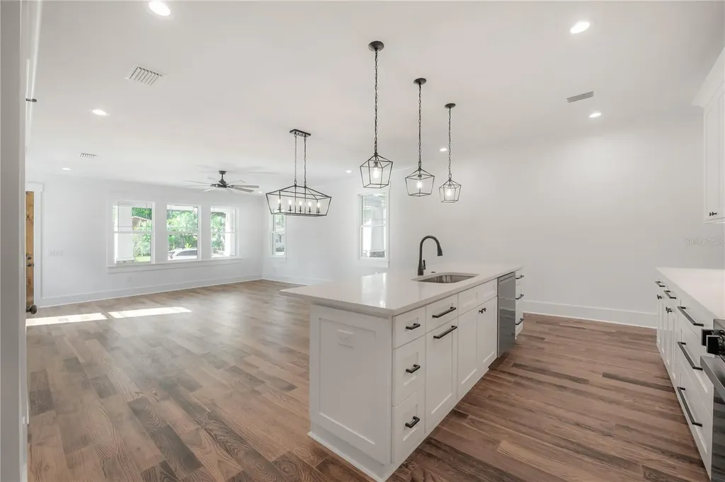 810 E Frierson Avenue Tampa FL 33603
