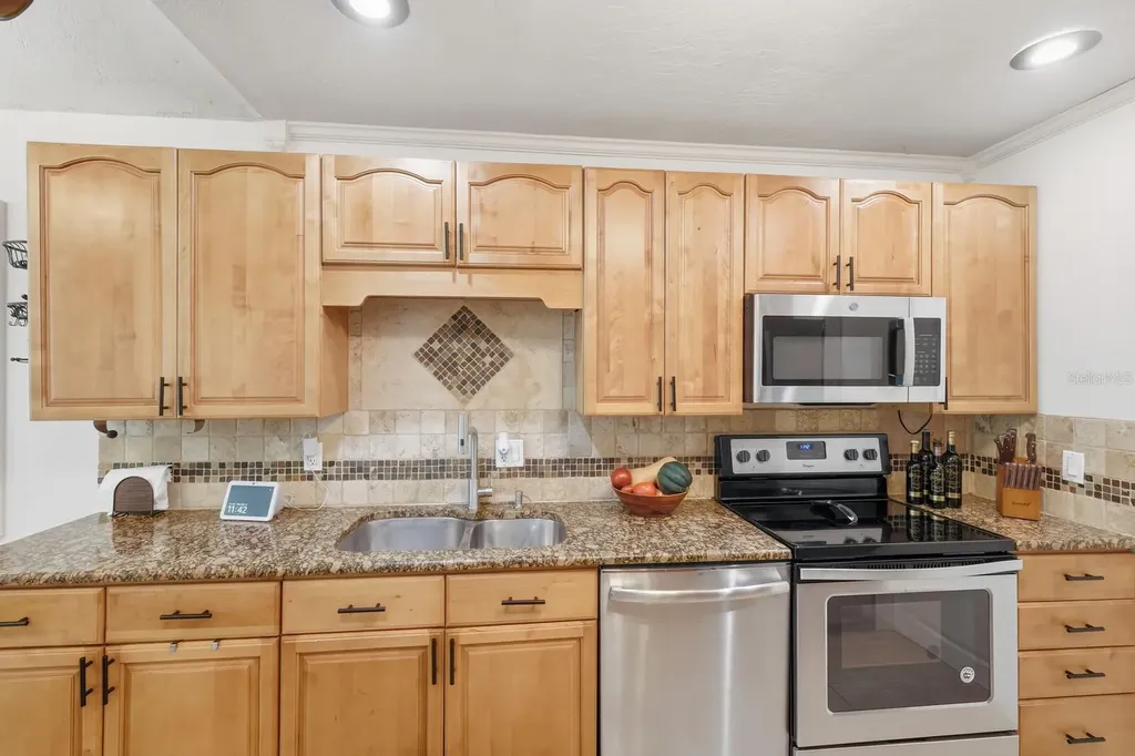 221 Island Circle Sarasota FL 34242