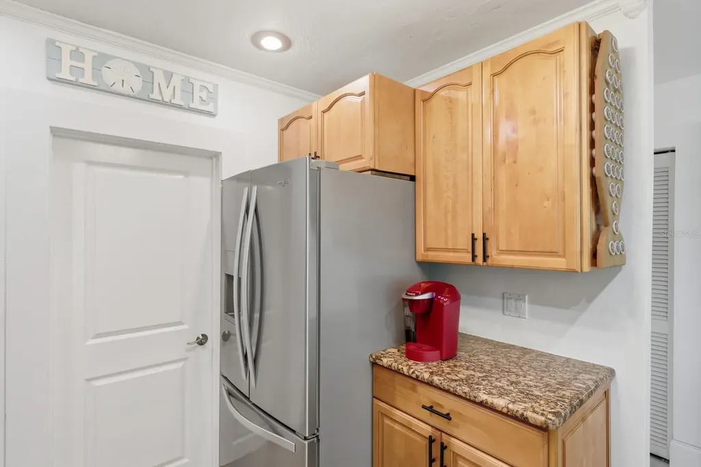 221 Island Circle Sarasota FL 34242