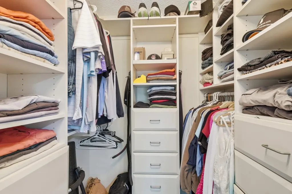 221 Island Circle Sarasota FL 34242