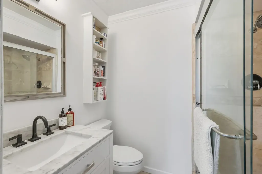 221 Island Circle Sarasota FL 34242