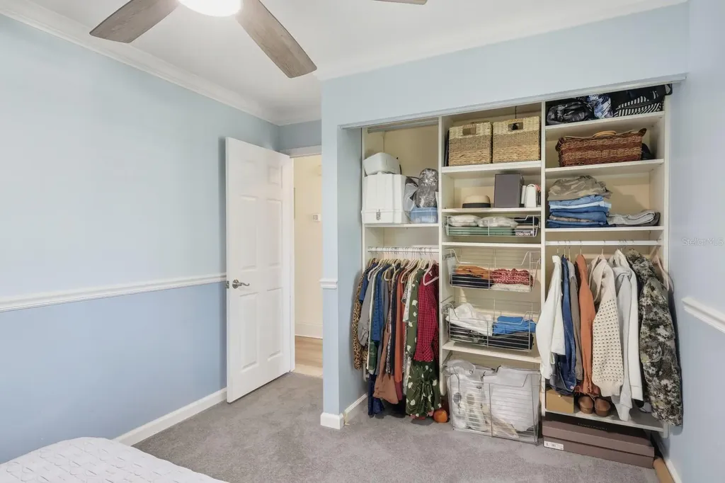 221 Island Circle Sarasota FL 34242