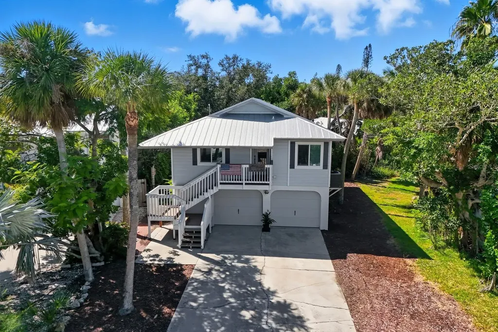 221 Island Circle Sarasota FL 34242