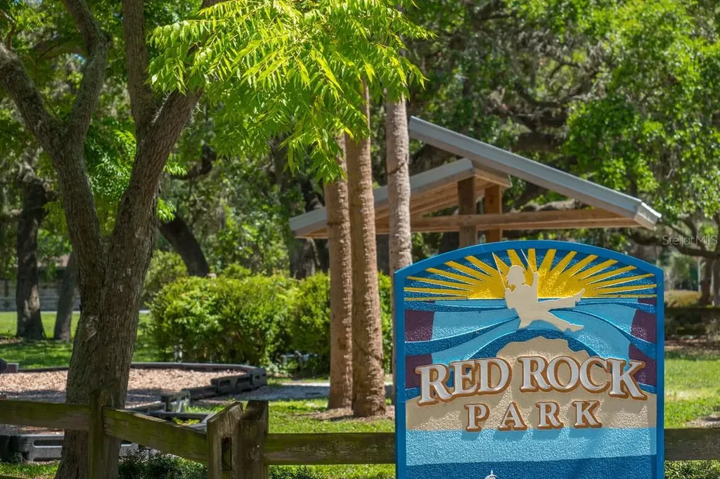 221 Island Circle Sarasota FL 34242