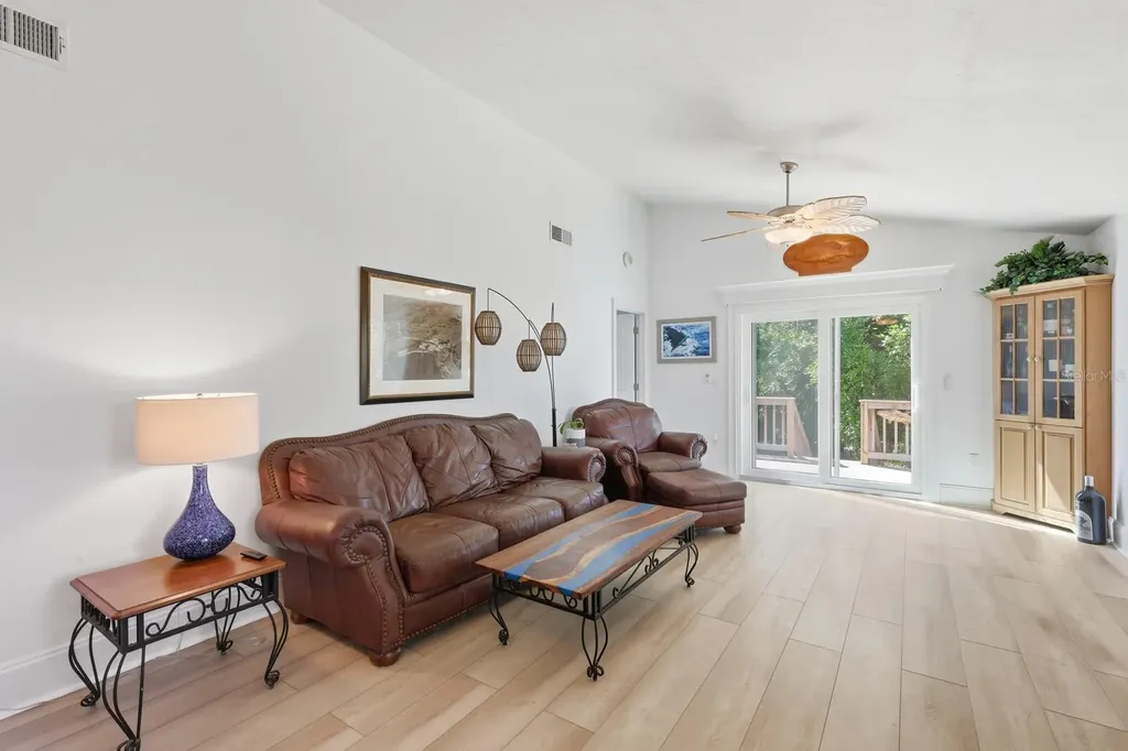 221 Island Circle Sarasota FL 34242