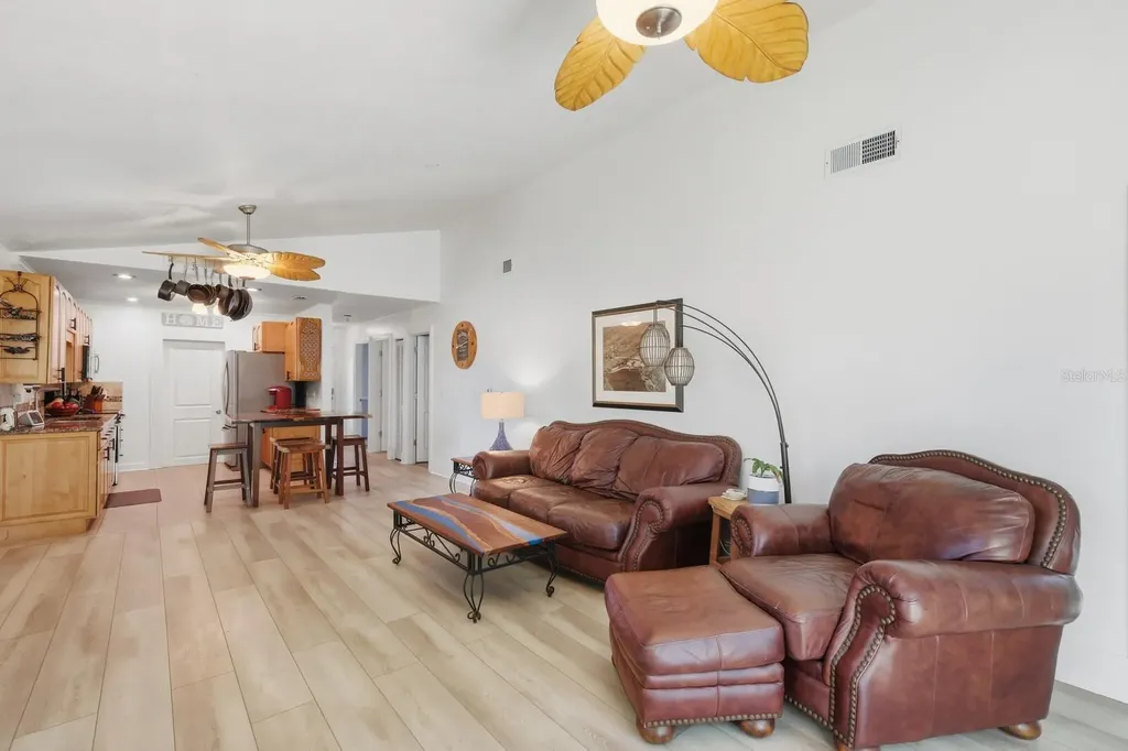 221 Island Circle Sarasota FL 34242