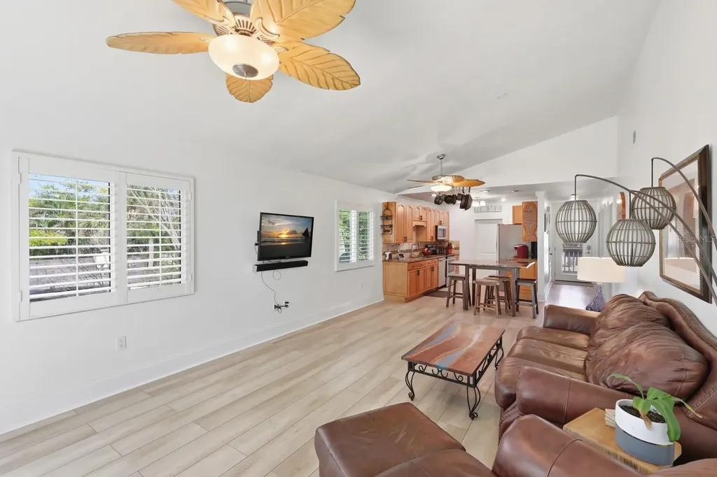 221 Island Circle Sarasota FL 34242