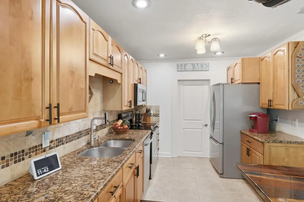 221 Island Circle Sarasota FL 34242