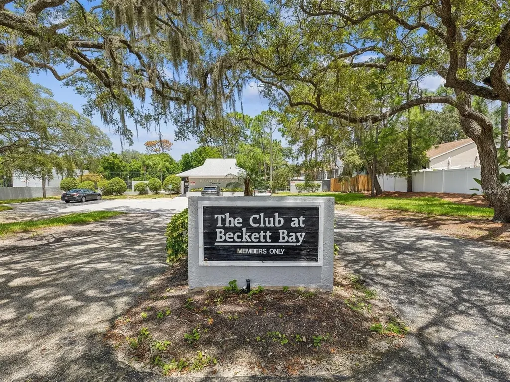 1424 Ridge Shore Drive Tarpon Springs FL 34689
