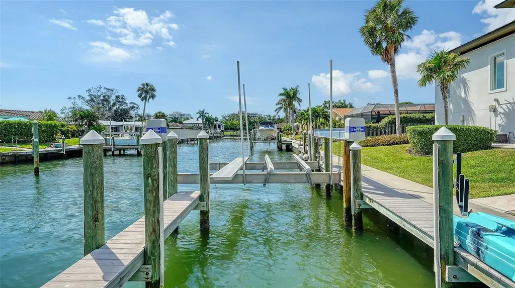 548 Hornblower Lane Longboat Key FL 34228