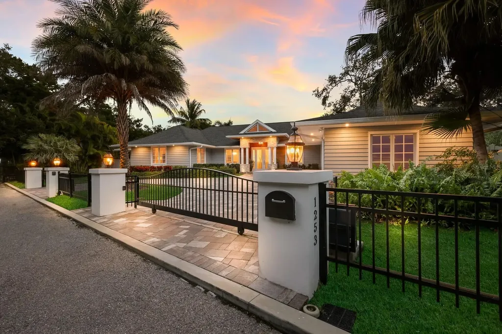 1253 N Basin Lane Sarasota FL 34242