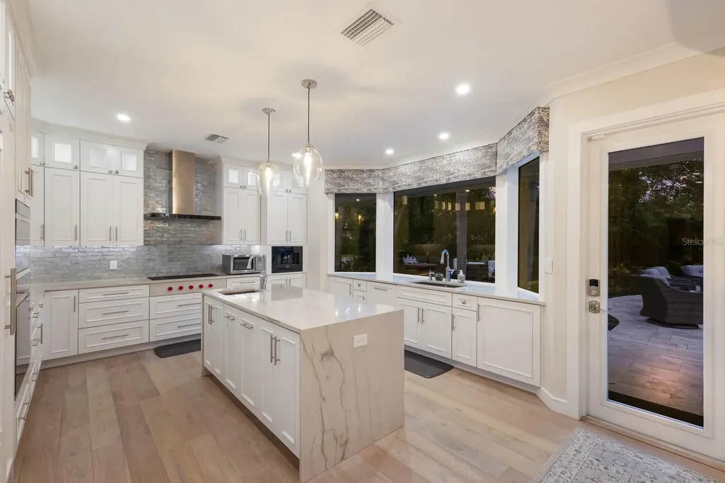 1253 N Basin Lane Sarasota FL 34242