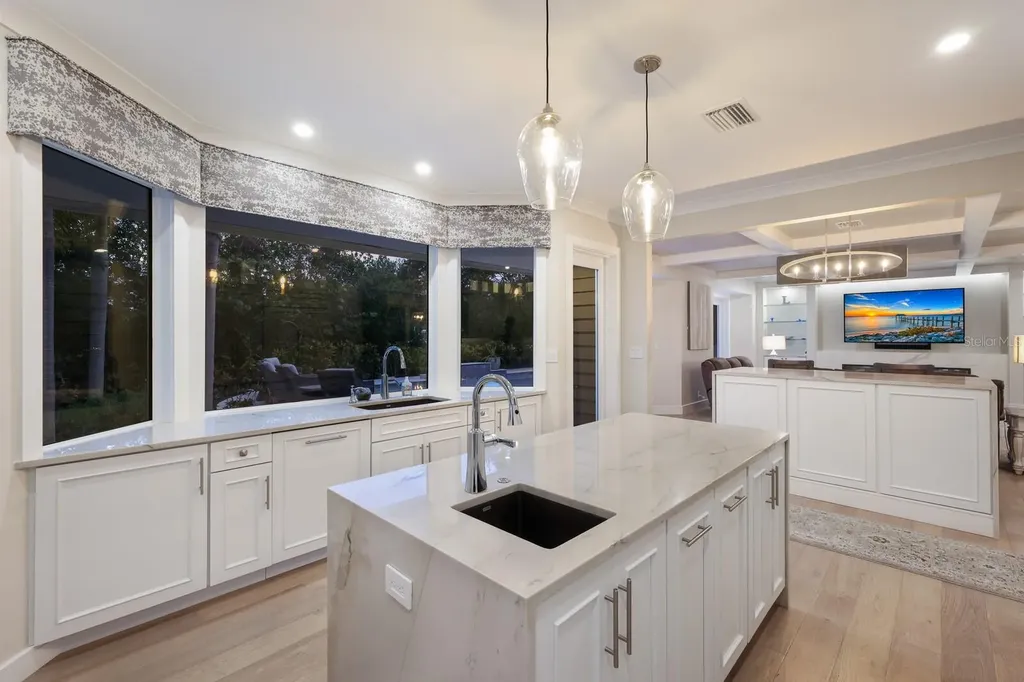 1253 N Basin Lane Sarasota FL 34242