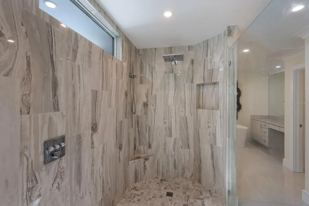 1253 N Basin Lane Sarasota FL 34242