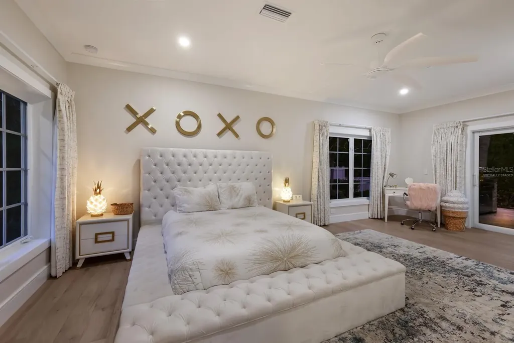 1253 N Basin Lane Sarasota FL 34242