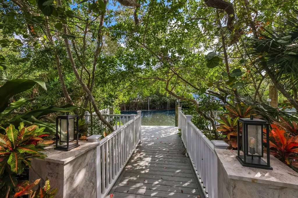 1253 N Basin Lane Sarasota FL 34242