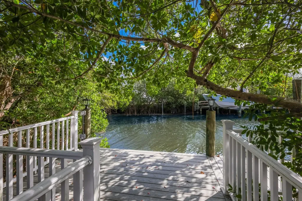 1253 N Basin Lane Sarasota FL 34242