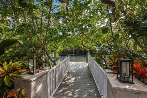 1253 N Basin Lane Sarasota FL 34242