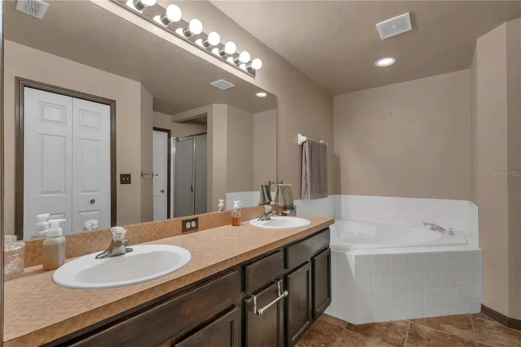 2926 Foraker Way Kissimmee FL 34758