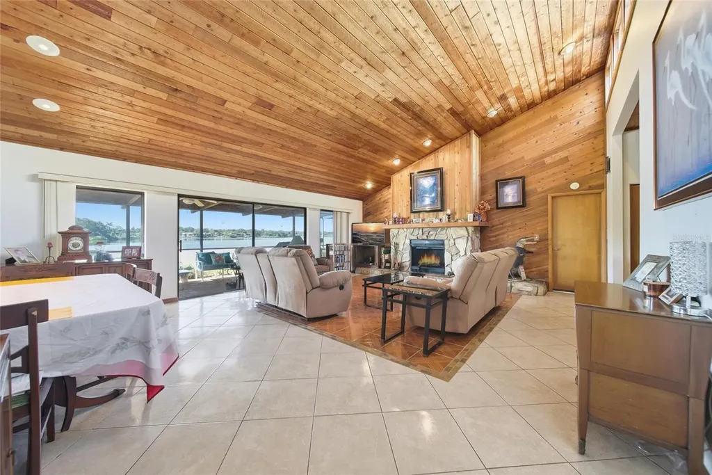 795 Del Oro Drive Safety Harbor FL 34695