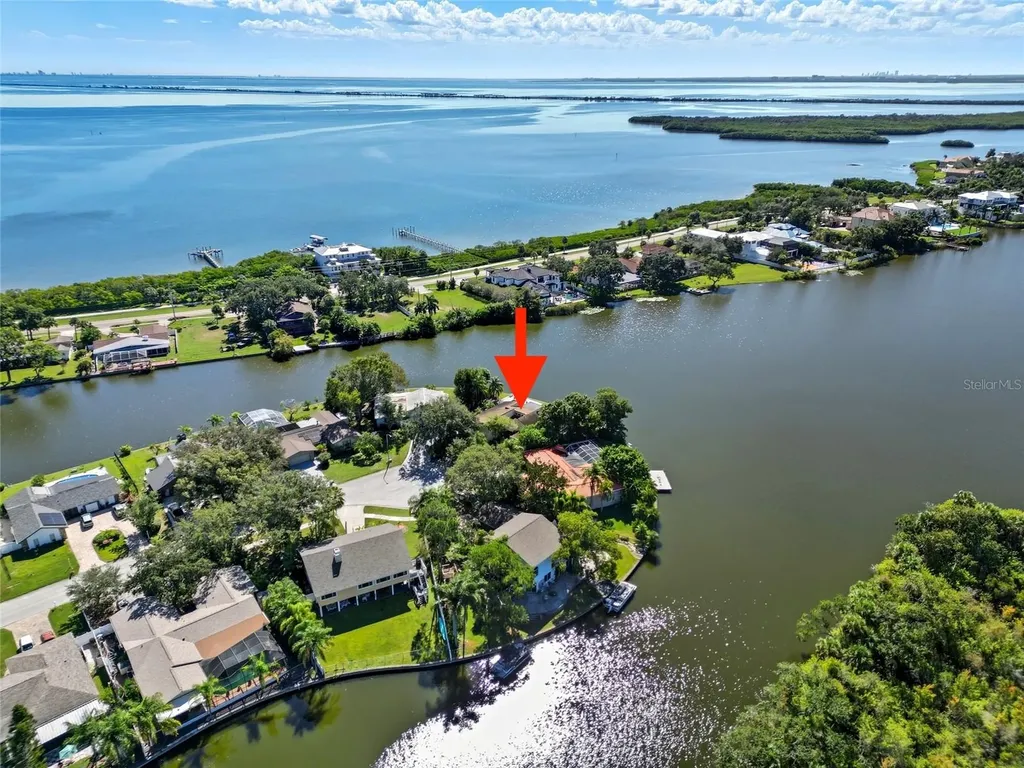 795 Del Oro Drive Safety Harbor FL 34695