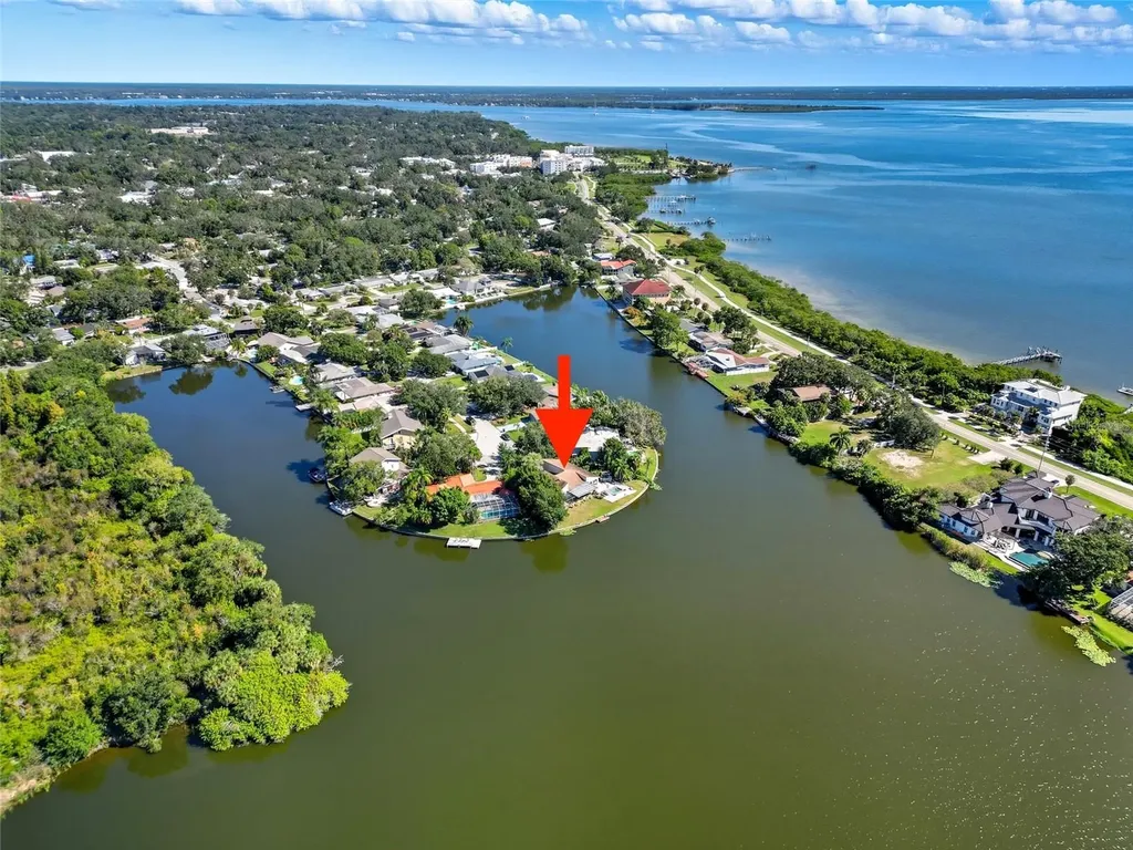 795 Del Oro Drive Safety Harbor FL 34695