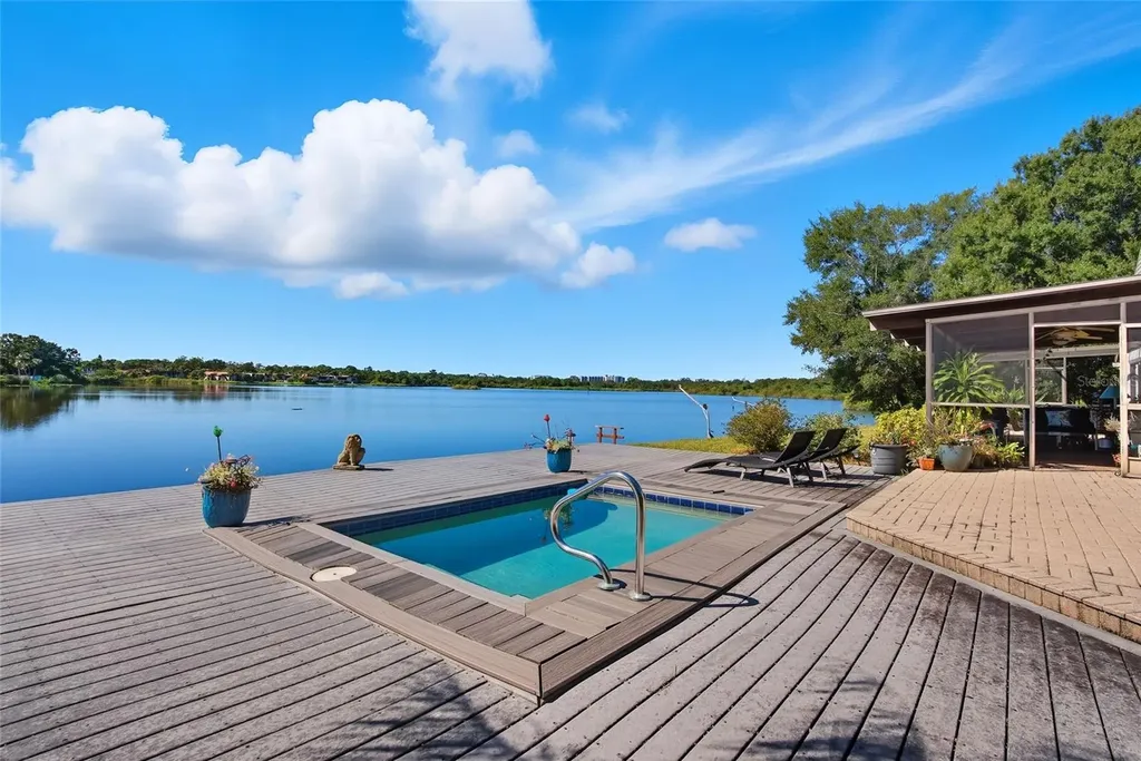 795 Del Oro Drive Safety Harbor FL 34695