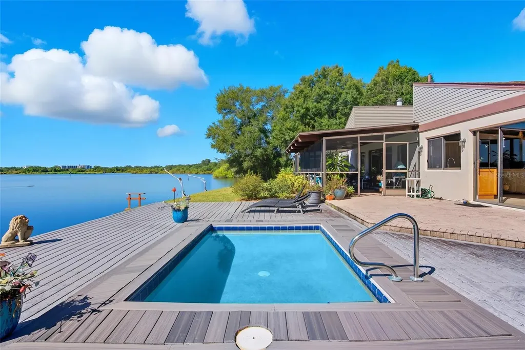 795 Del Oro Drive Safety Harbor FL 34695