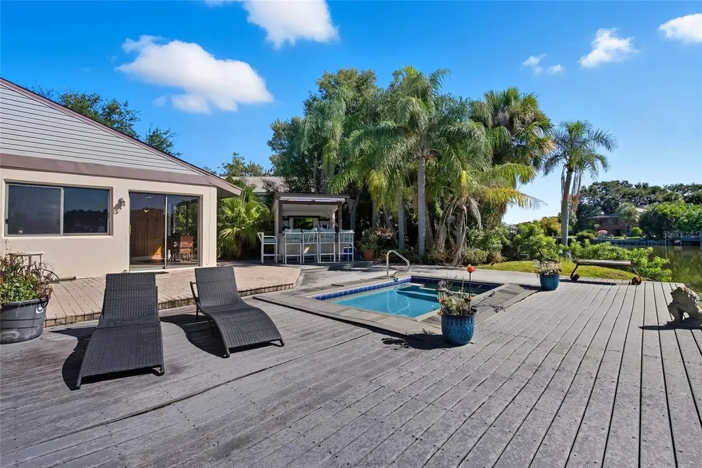 795 Del Oro Drive Safety Harbor FL 34695