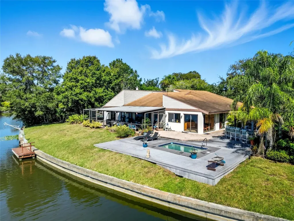 795 Del Oro Drive Safety Harbor FL 34695