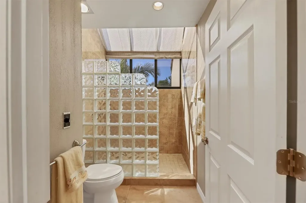 1912 Harbourside Drive Longboat Key FL 34228