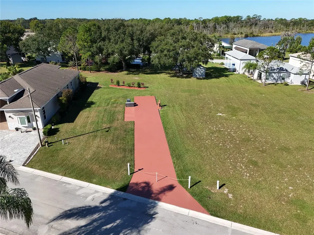 1052 Caravan Loop Polk City FL 33868