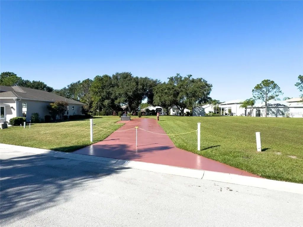 1052 Caravan Loop Polk City FL 33868