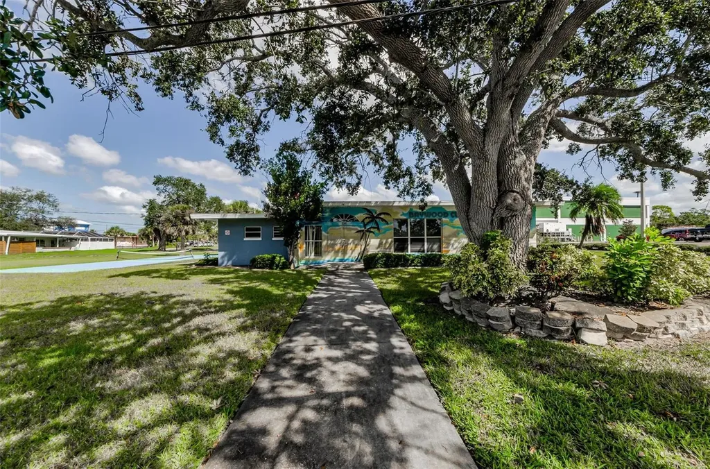 596 Baywood Drive N Dunedin FL 34698