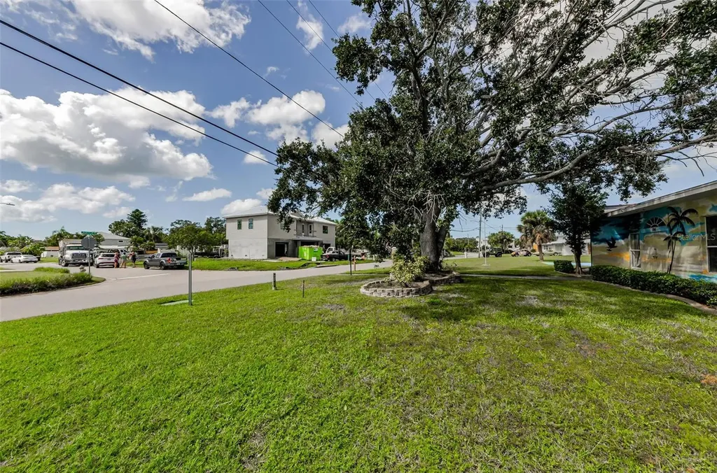 596 Baywood Drive N Dunedin FL 34698