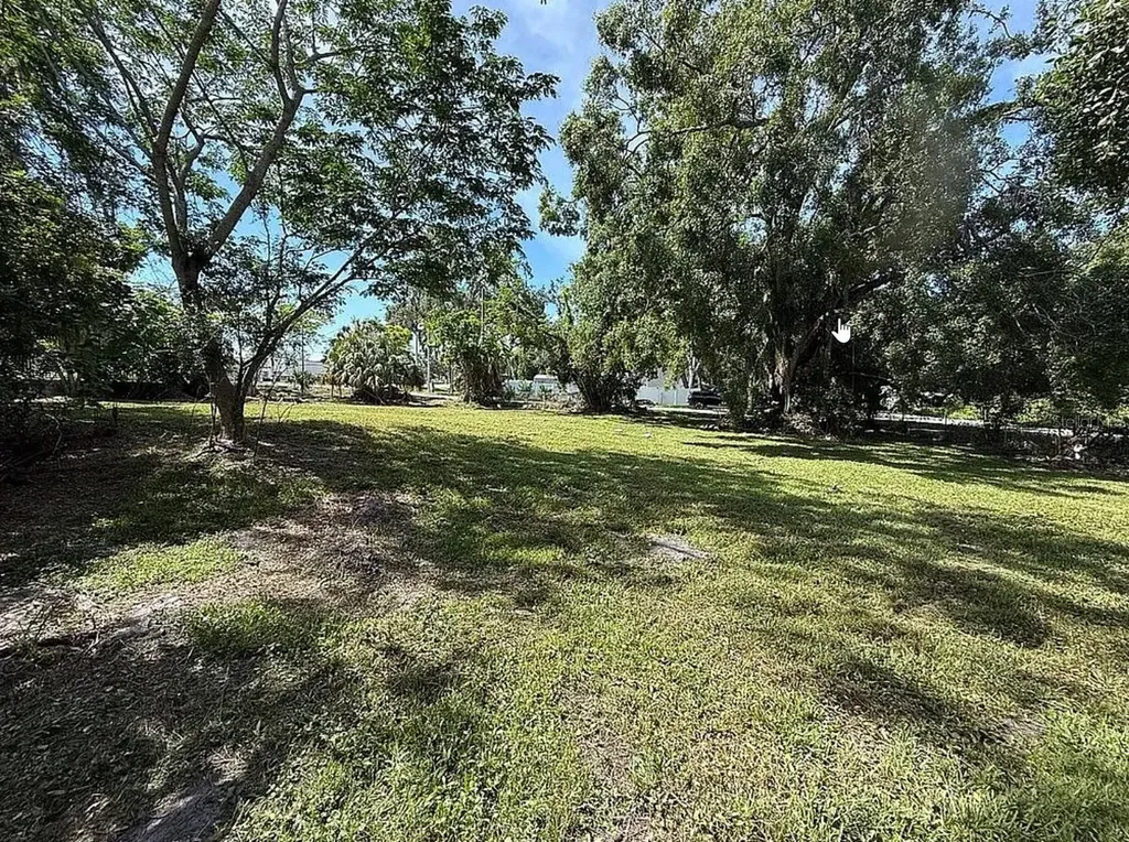 3902 E Hanlon Street Tampa FL 33604