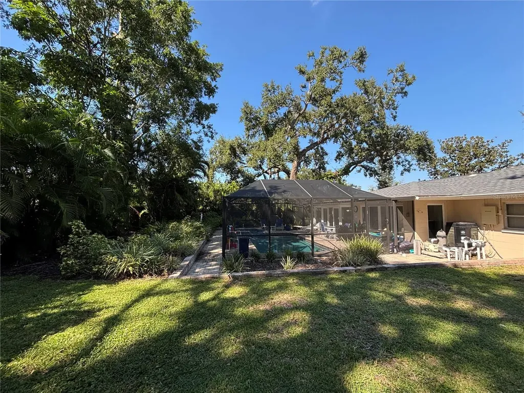 1214 21st Street W Bradenton FL 34205