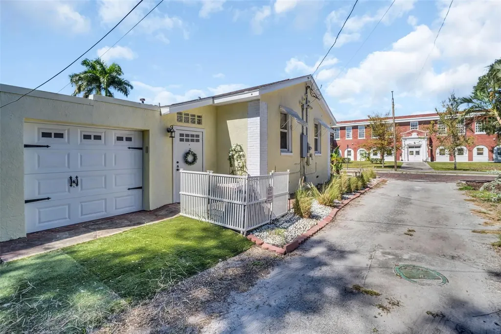 1022 10th Avenue N St Petersburg FL 33705