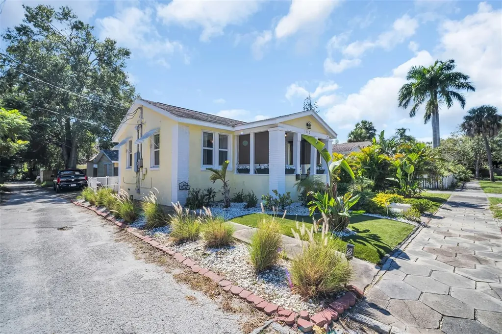 1022 10th Avenue N St Petersburg FL 33705