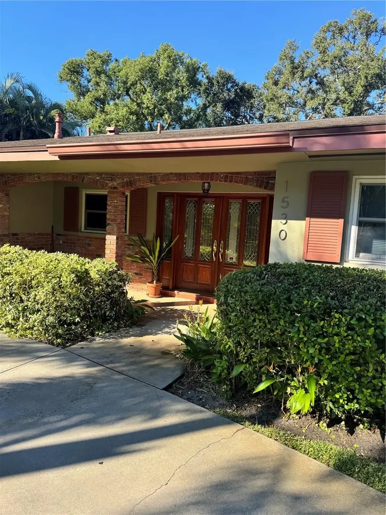 1530 Country Club Road N St Petersburg FL 33710
