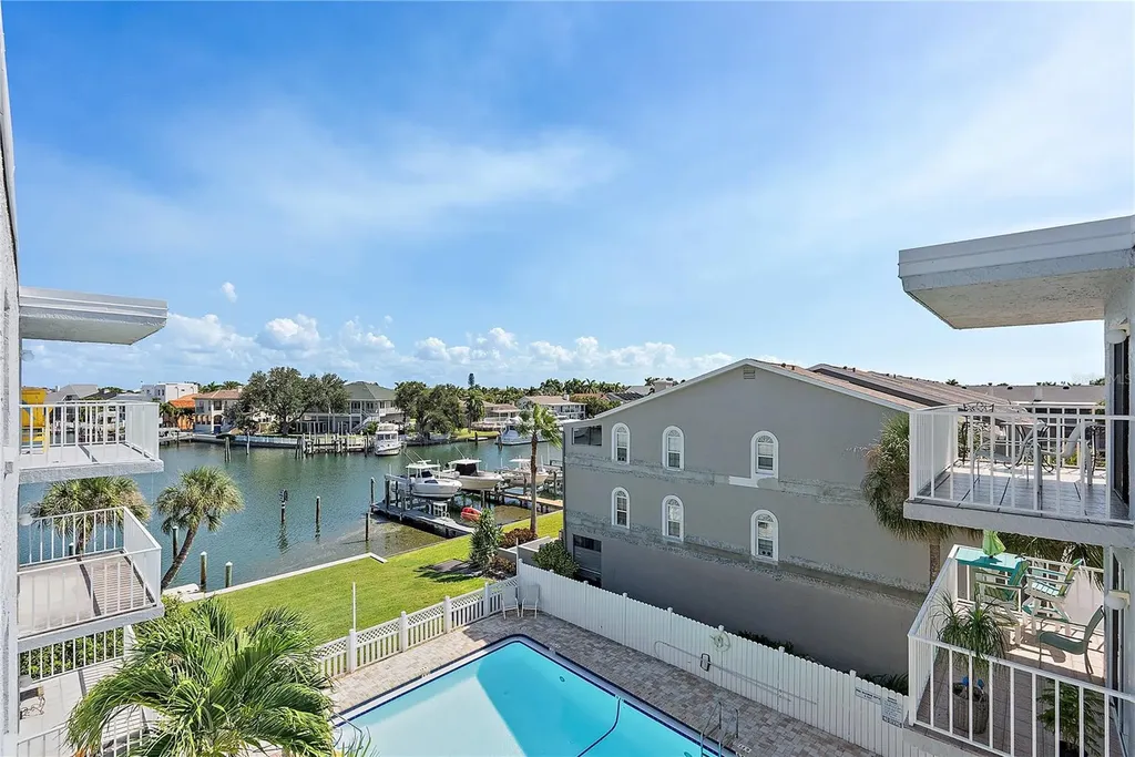 719 Pinellas Bayway S St Petersburg FL 33715