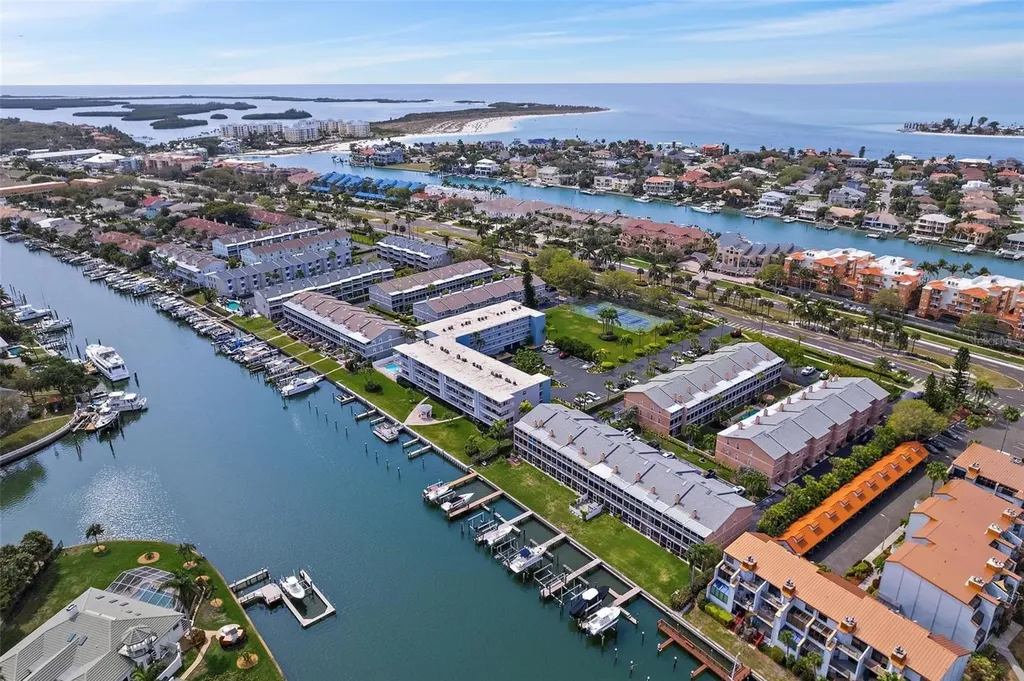 719 Pinellas Bayway S St Petersburg FL 33715
